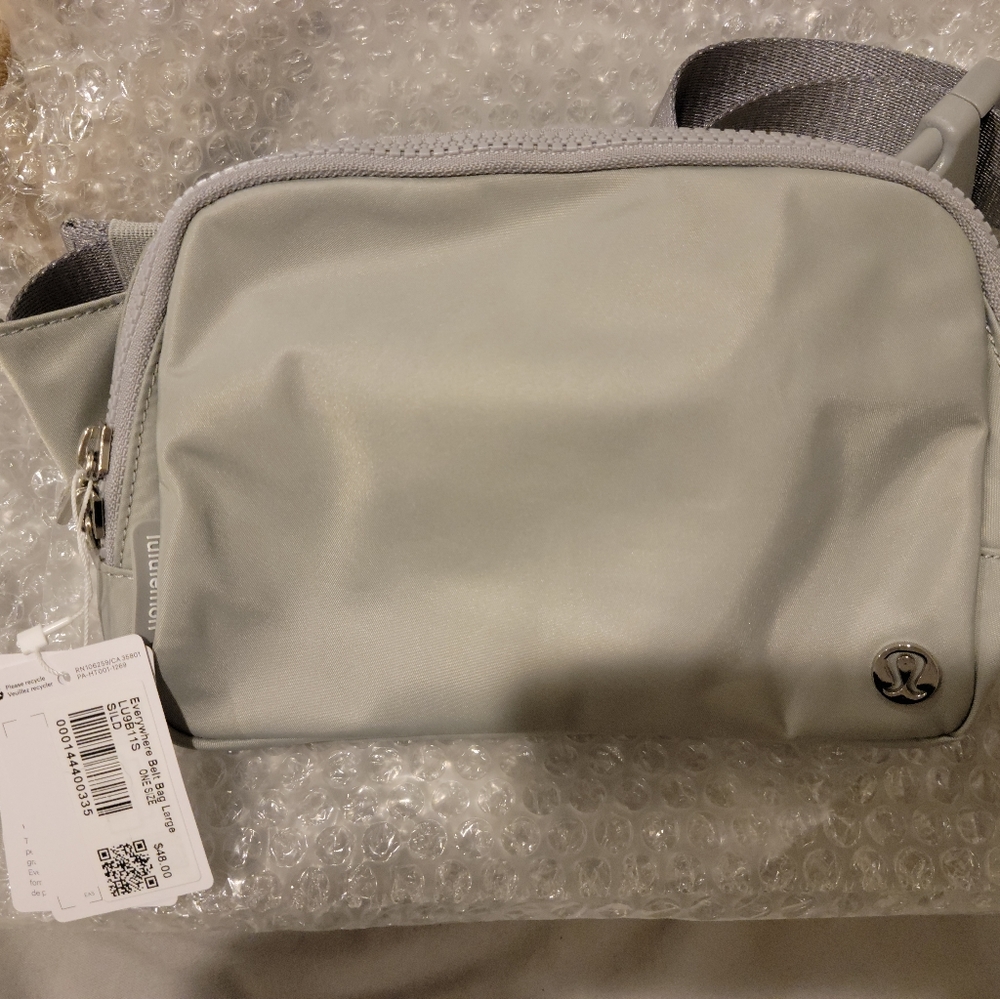 Last one! 🍋Lululemon everywhere belt bag LARGE
